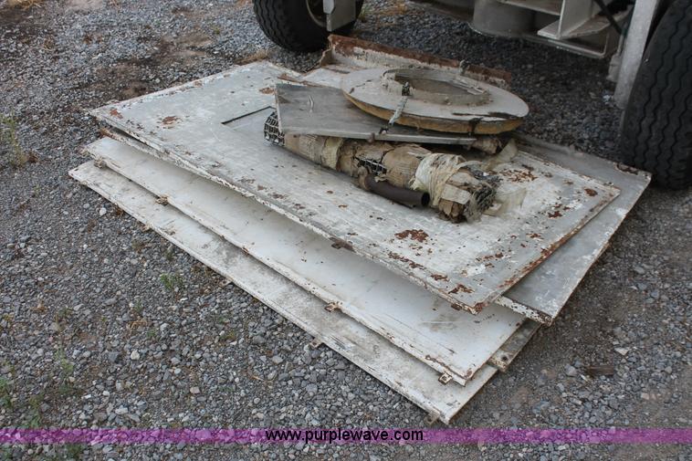 image for item AK9652 Wilson 40' rail car unloading conveyor