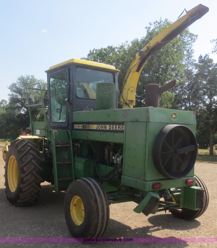 image for item D2134 1990 John Deere 5830 forage harvester