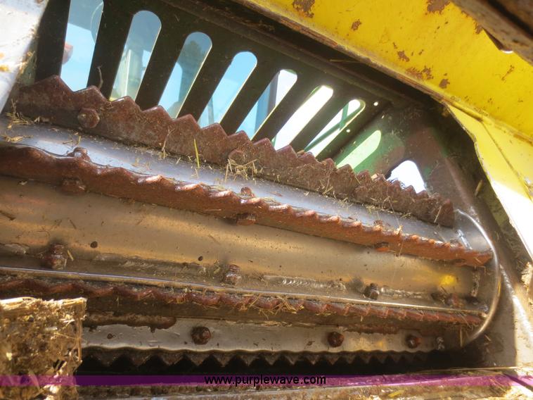 image for item D2134 1990 John Deere 5830 forage harvester