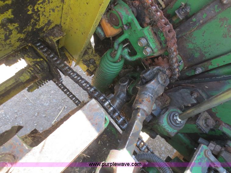 image for item D2134 1990 John Deere 5830 forage harvester