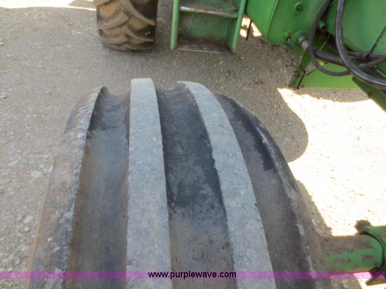 image for item D2134 1990 John Deere 5830 forage harvester