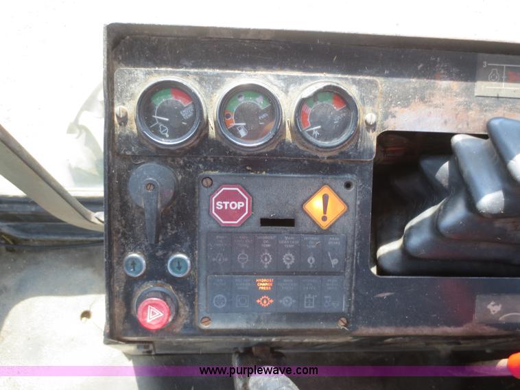 image for item D2134 1990 John Deere 5830 forage harvester