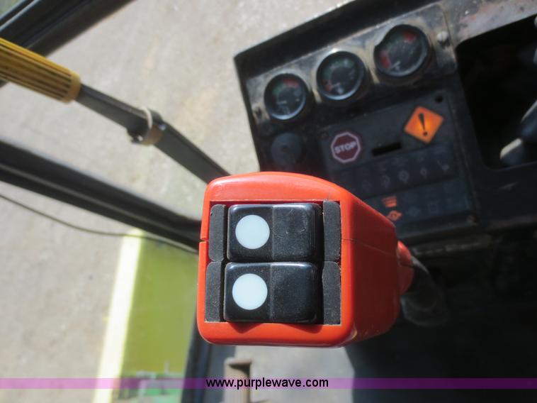 image for item D2134 1990 John Deere 5830 forage harvester