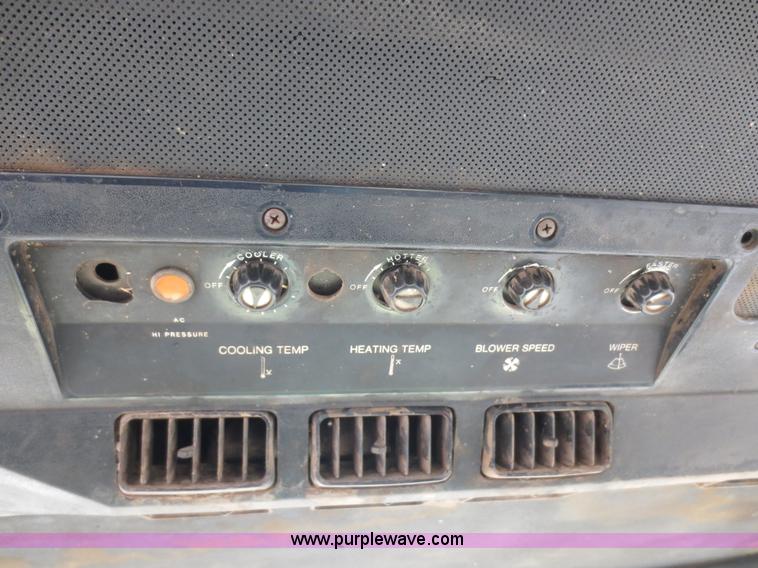 image for item D2134 1990 John Deere 5830 forage harvester