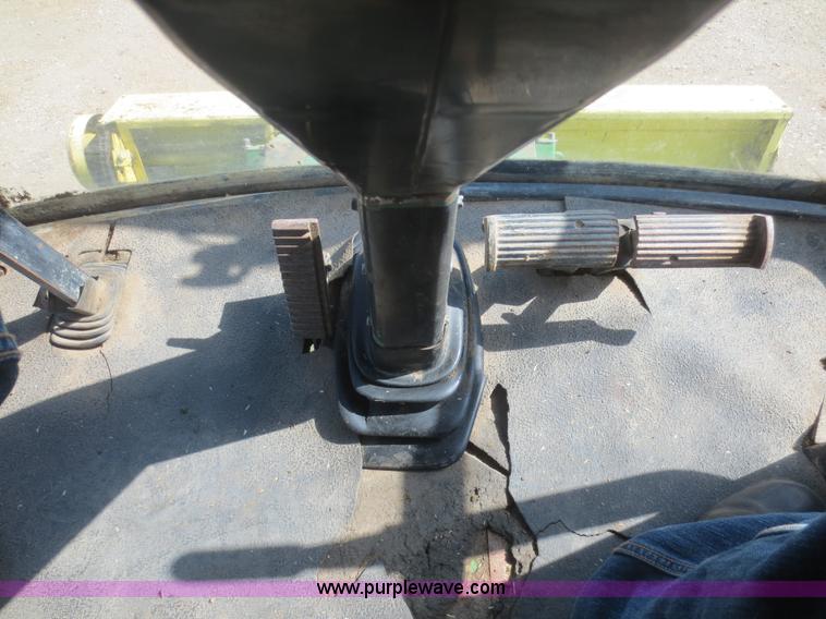 image for item D2134 1990 John Deere 5830 forage harvester