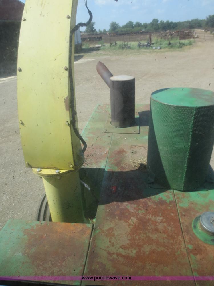 image for item D2134 1990 John Deere 5830 forage harvester
