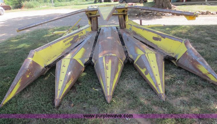 image for item D2134 1990 John Deere 5830 forage harvester