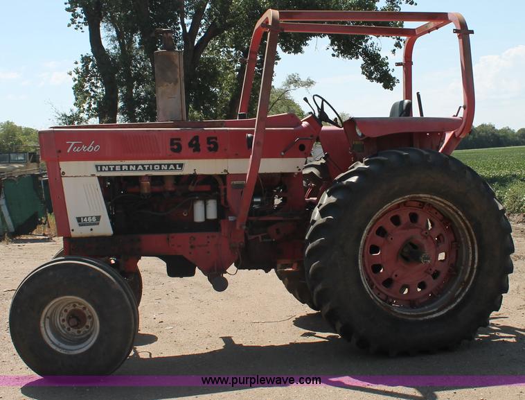 image for item E4292 1973 International 1466 tractor
