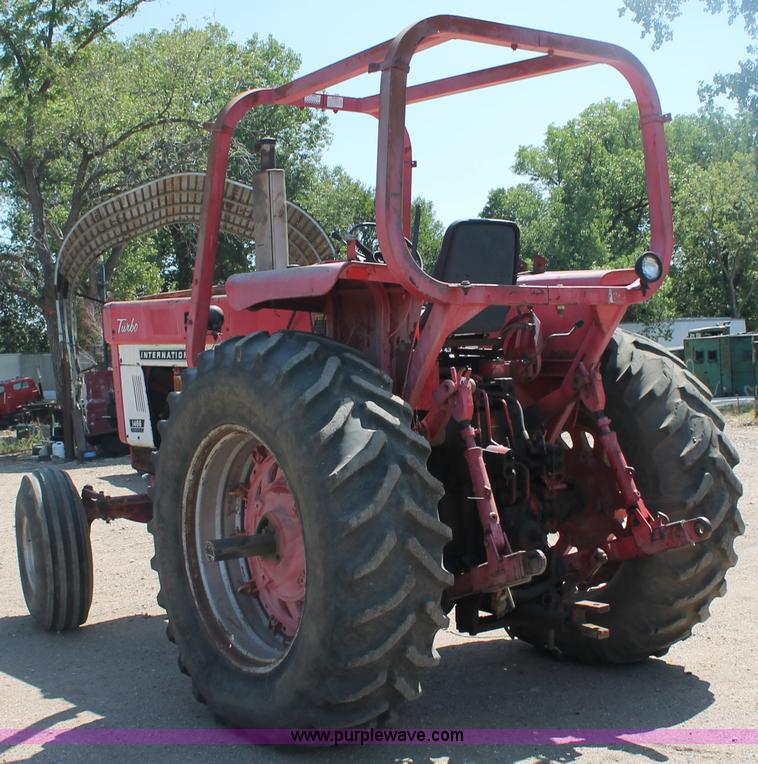 image for item E4292 1973 International 1466 tractor