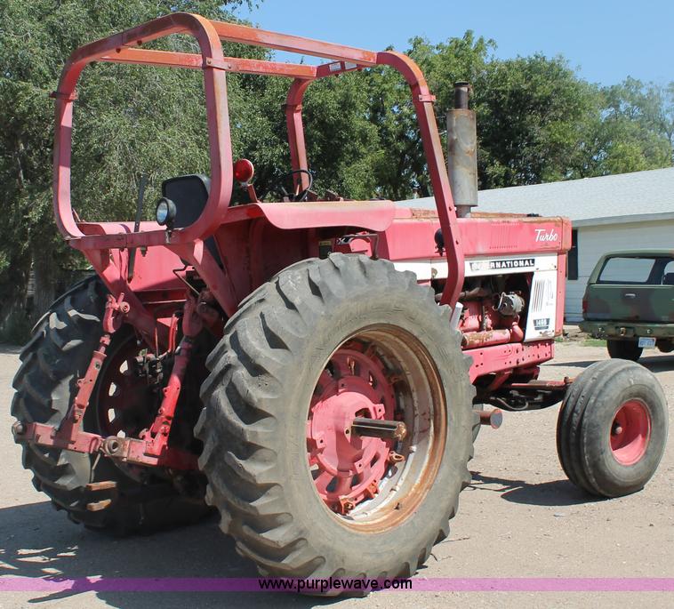 image for item E4292 1973 International 1466 tractor