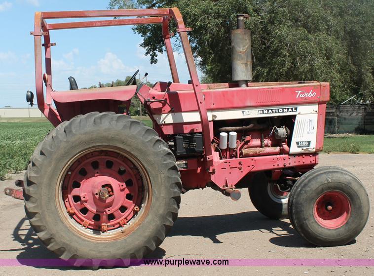 image for item E4292 1973 International 1466 tractor