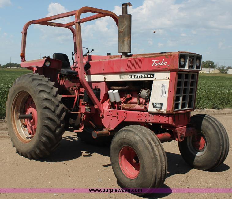 image for item E4292 1973 International 1466 tractor