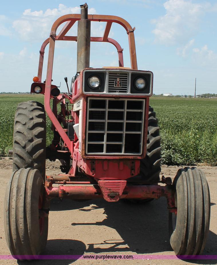 image for item E4292 1973 International 1466 tractor
