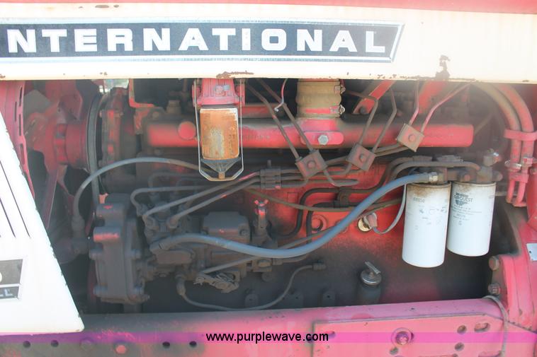image for item E4292 1973 International 1466 tractor