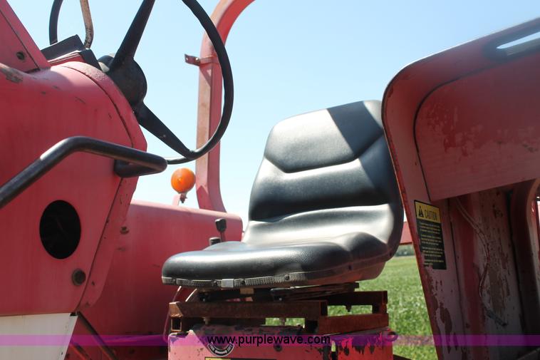 image for item E4292 1973 International 1466 tractor