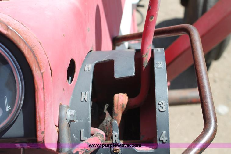 image for item E4292 1973 International 1466 tractor