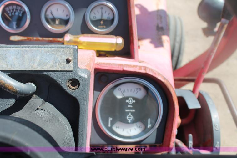 image for item E4292 1973 International 1466 tractor