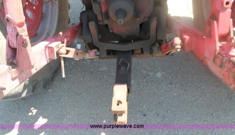 image for item E4292 1973 International 1466 tractor