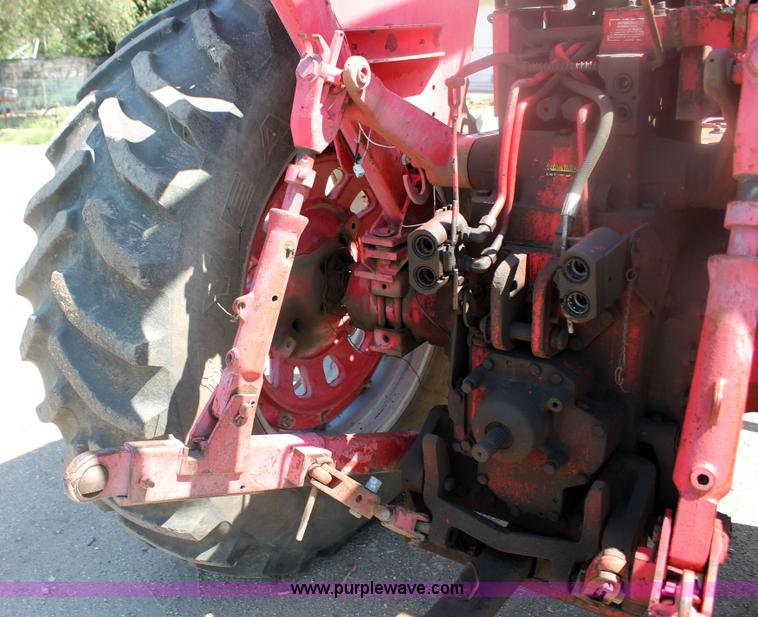 image for item E4292 1973 International 1466 tractor