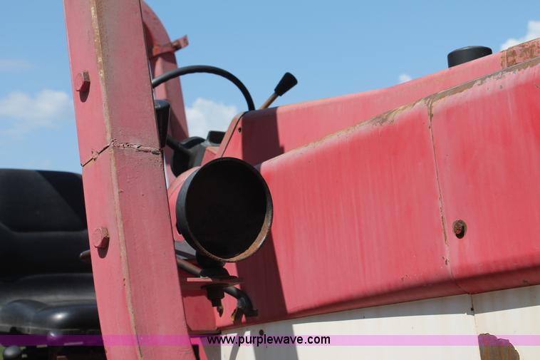image for item E4292 1973 International 1466 tractor
