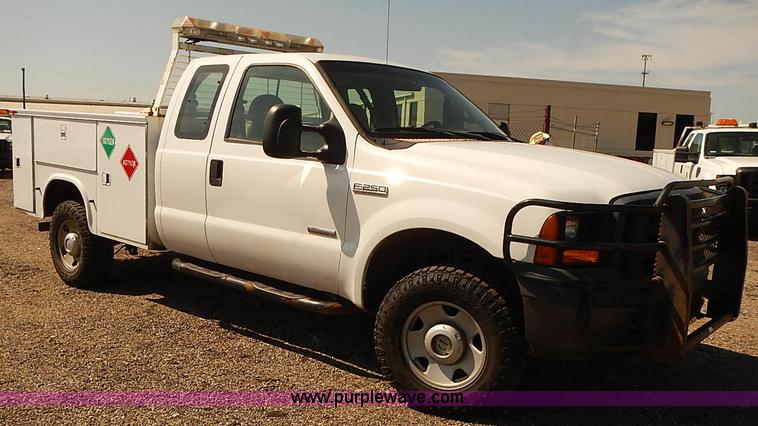 image for item E7801 2006 Ford F250 Super Duty XL SuperCab utility truck