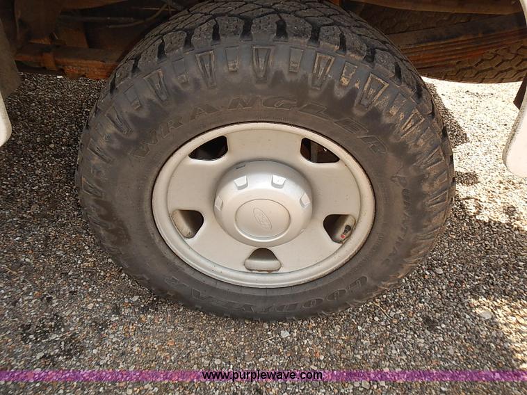 image for item E7801 2006 Ford F250 Super Duty XL SuperCab utility truck