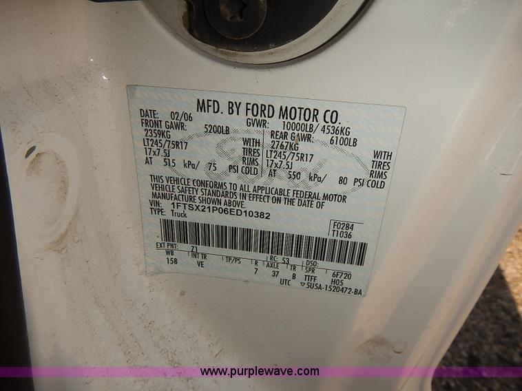 image for item E7801 2006 Ford F250 Super Duty XL SuperCab utility truck