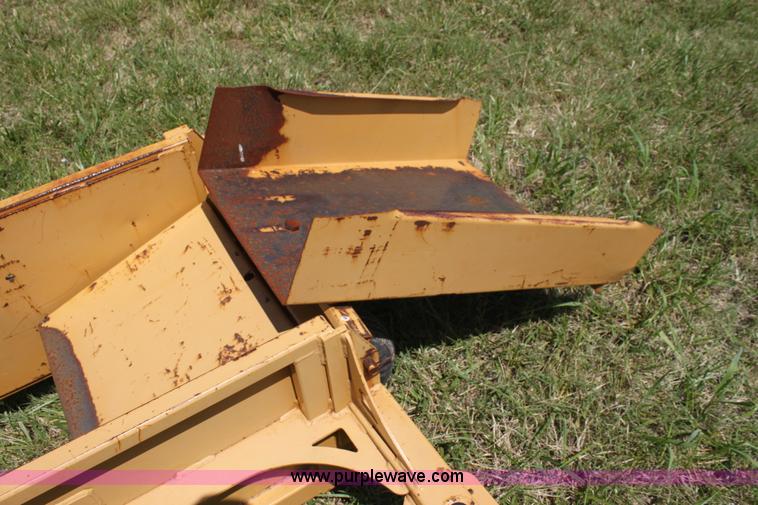 image for item F3296 Agway Accumul 8 Plus 4 bale accumulator