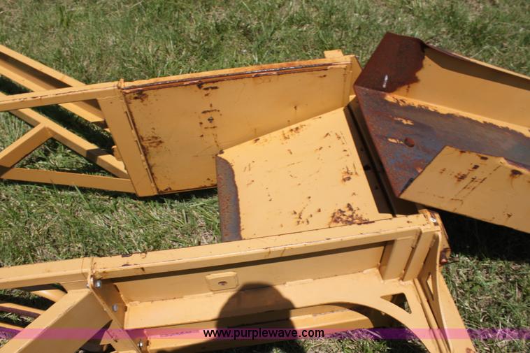 image for item F3296 Agway Accumul 8 Plus 4 bale accumulator