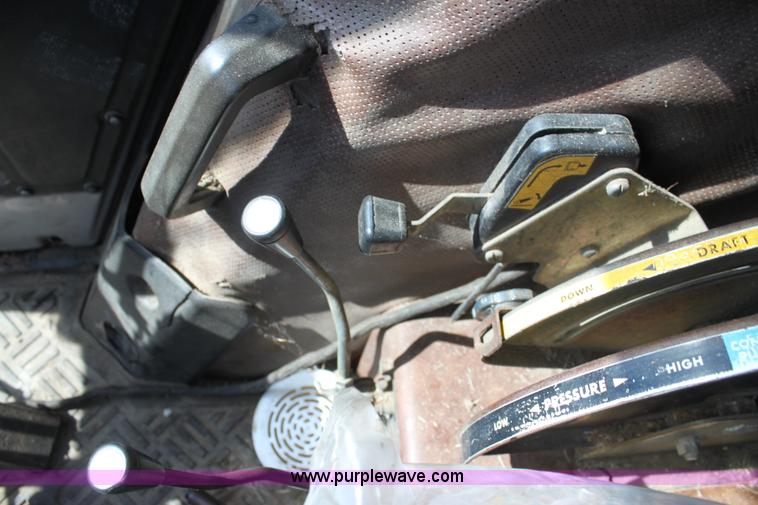 image for item F3322 Massey-Ferguson 698 MFWD tractor