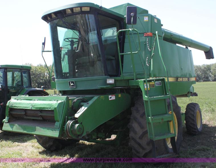 image for item F3326 1990 John Deere 9600 combine