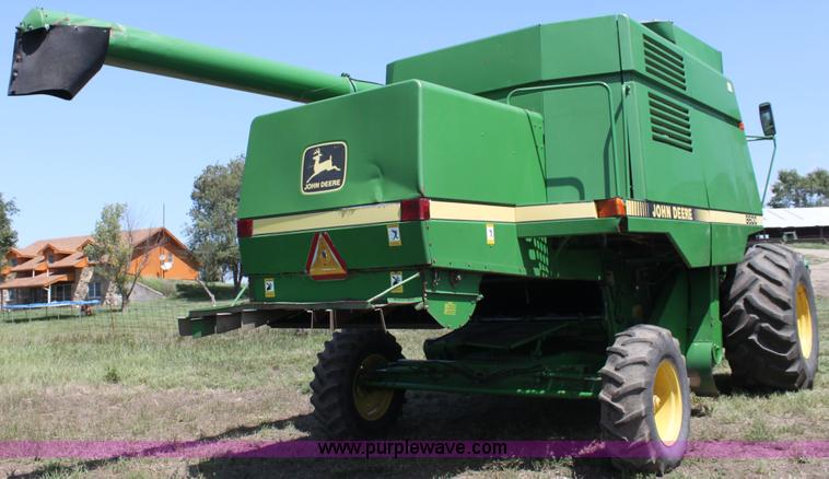 image for item F3326 1990 John Deere 9600 combine