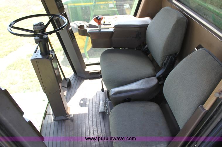image for item F3326 1990 John Deere 9600 combine