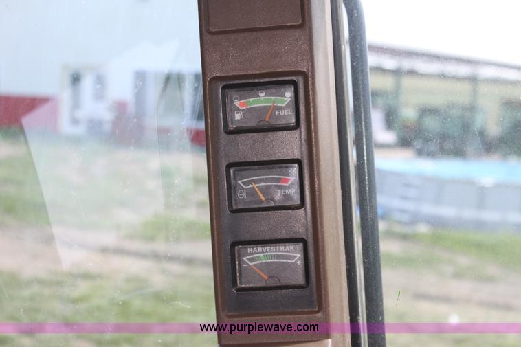 image for item F3326 1990 John Deere 9600 combine
