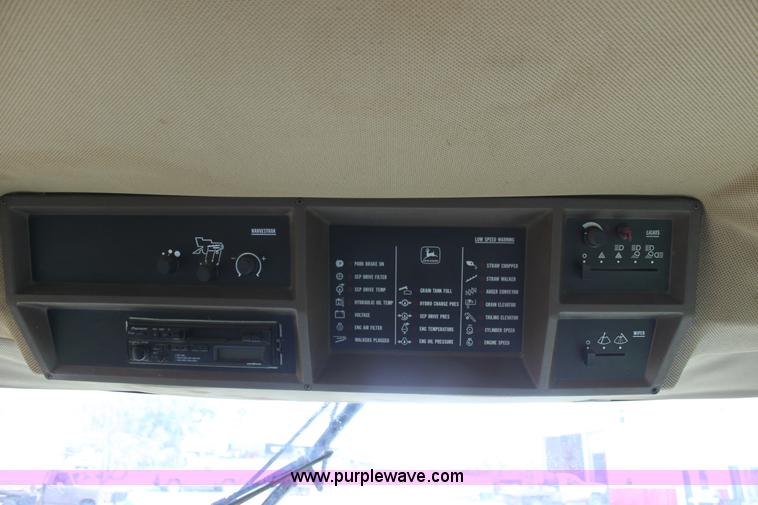 image for item F3326 1990 John Deere 9600 combine