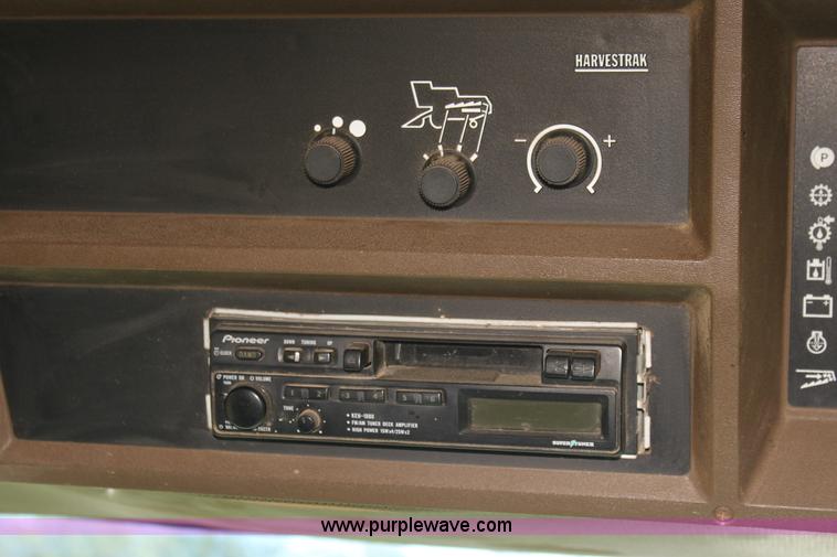 image for item F3326 1990 John Deere 9600 combine