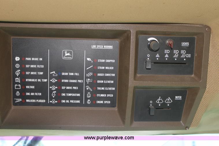 image for item F3326 1990 John Deere 9600 combine