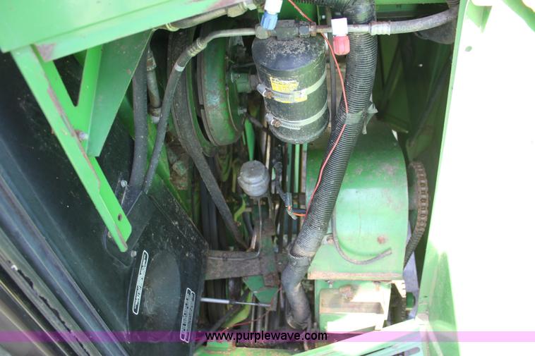 image for item F3326 1990 John Deere 9600 combine