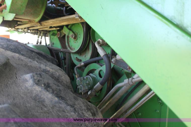 image for item F3326 1990 John Deere 9600 combine