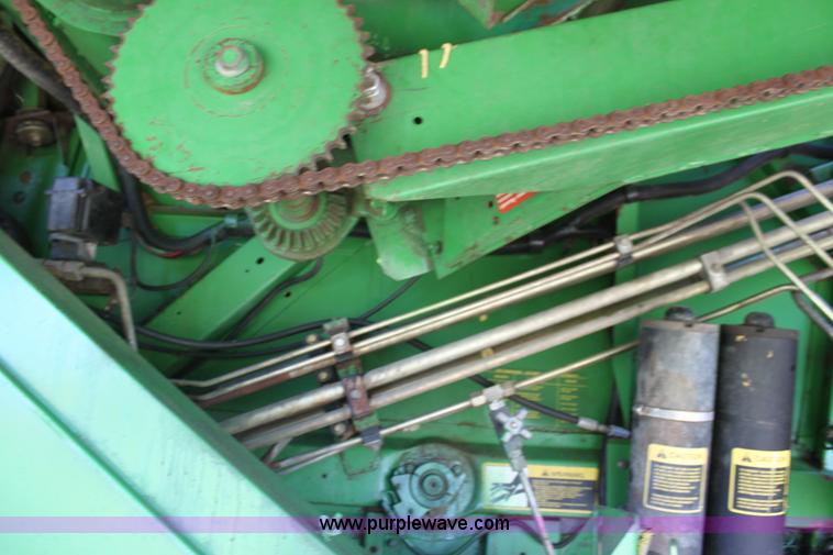 image for item F3326 1990 John Deere 9600 combine