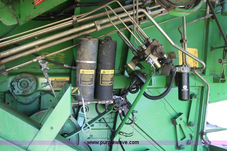 image for item F3326 1990 John Deere 9600 combine