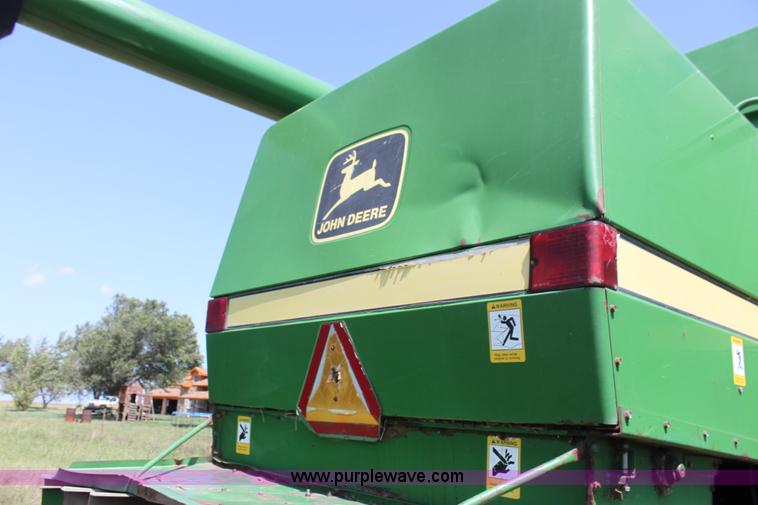 image for item F3326 1990 John Deere 9600 combine
