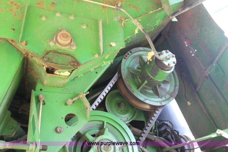 image for item F3326 1990 John Deere 9600 combine