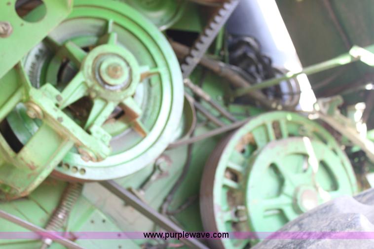 image for item F3326 1990 John Deere 9600 combine