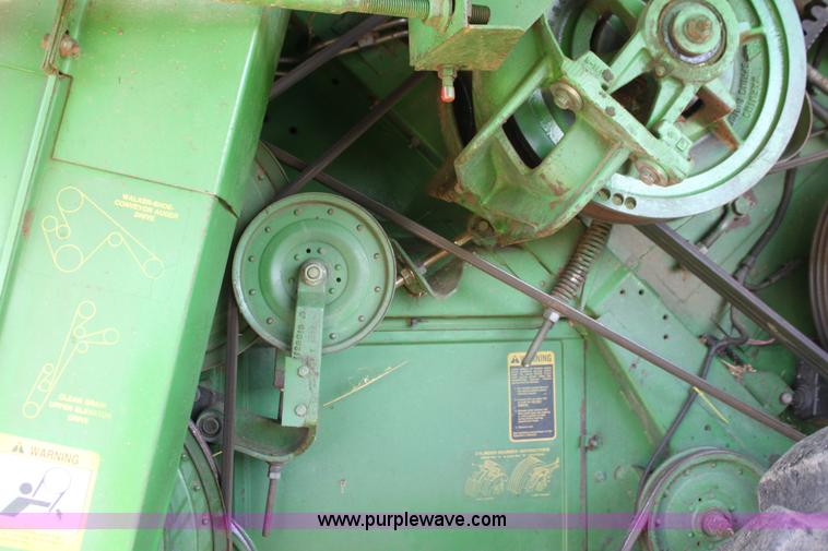 image for item F3326 1990 John Deere 9600 combine