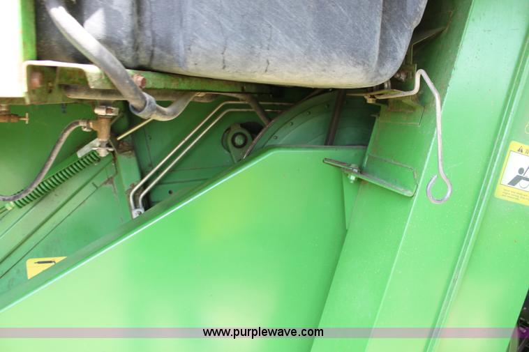 image for item F3326 1990 John Deere 9600 combine