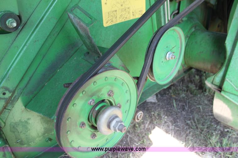 image for item F3326 1990 John Deere 9600 combine