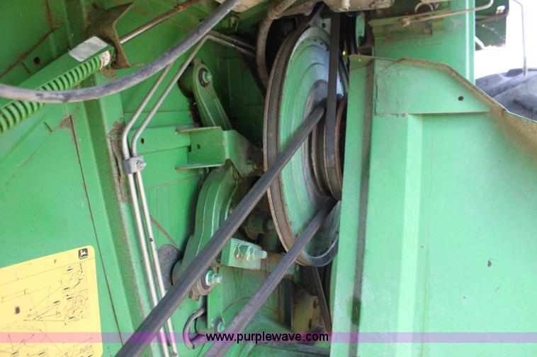 image for item F3326 1990 John Deere 9600 combine
