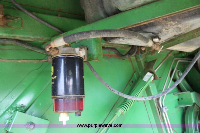 image for item F3326 1990 John Deere 9600 combine