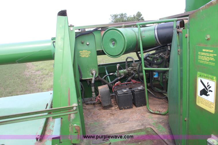 image for item F3326 1990 John Deere 9600 combine
